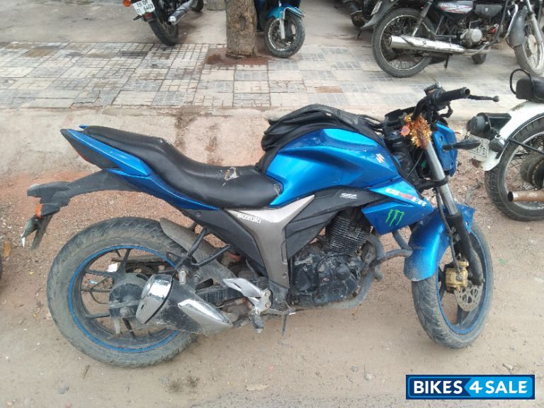 Blue Suzuki Gixxer 150