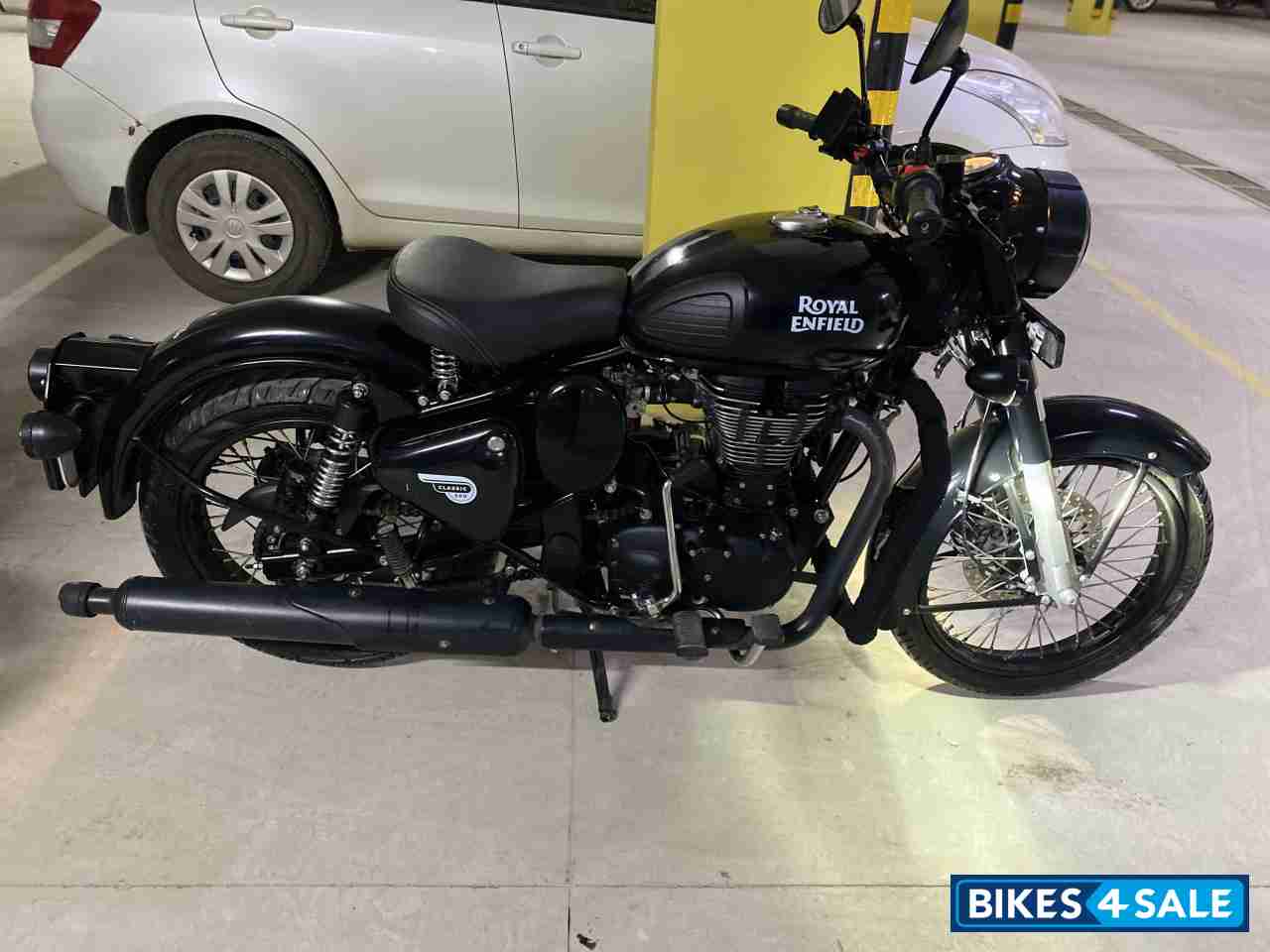 Stealth Black Royal Enfield Classic Stealth Black