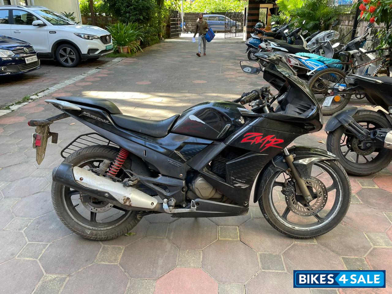 Black Hero Karizma ZMR