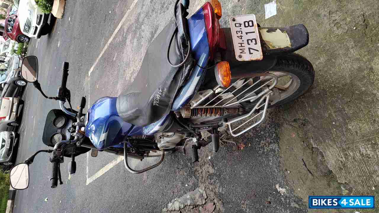 Blue Bajaj Discover 125