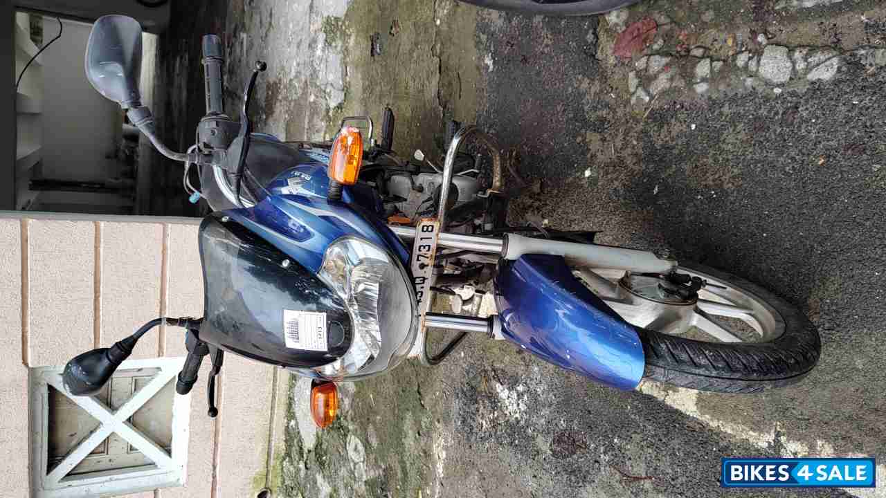 Blue Bajaj Discover 125