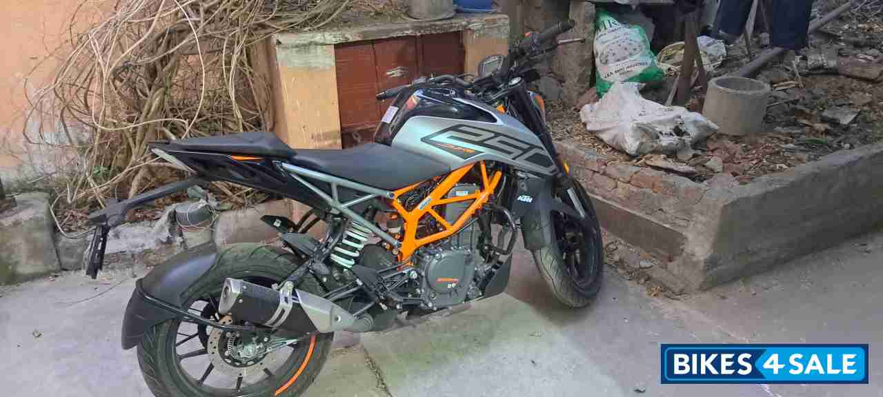 Silver Metallic Matt KTM Duke 250 2020