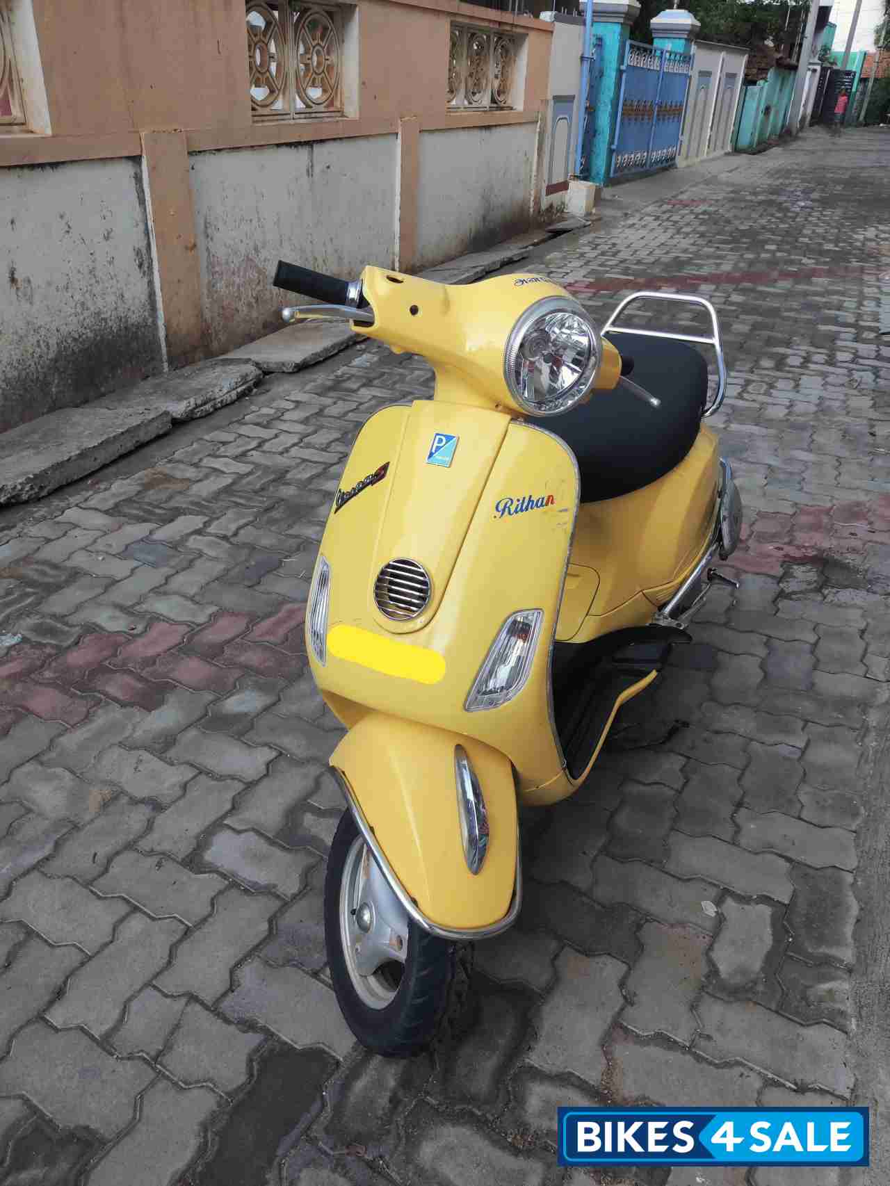 Yellow Piaggio 125cc Yellow Piaggio 125cc