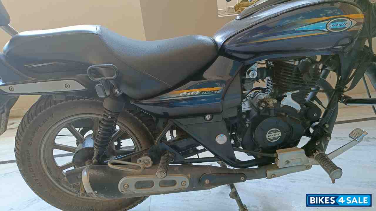 Blue Bajaj Avenger Street 150
