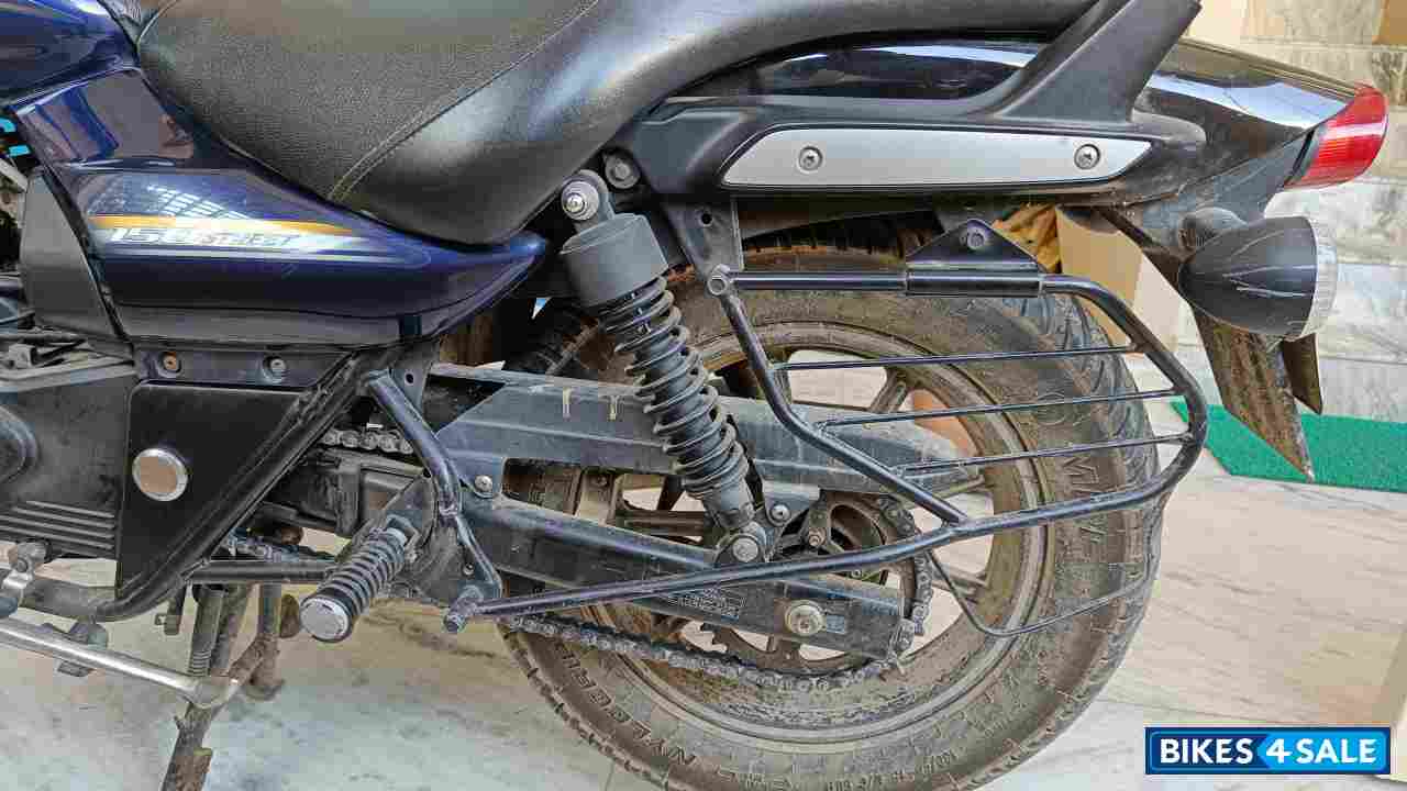 Blue Bajaj Avenger Street 150