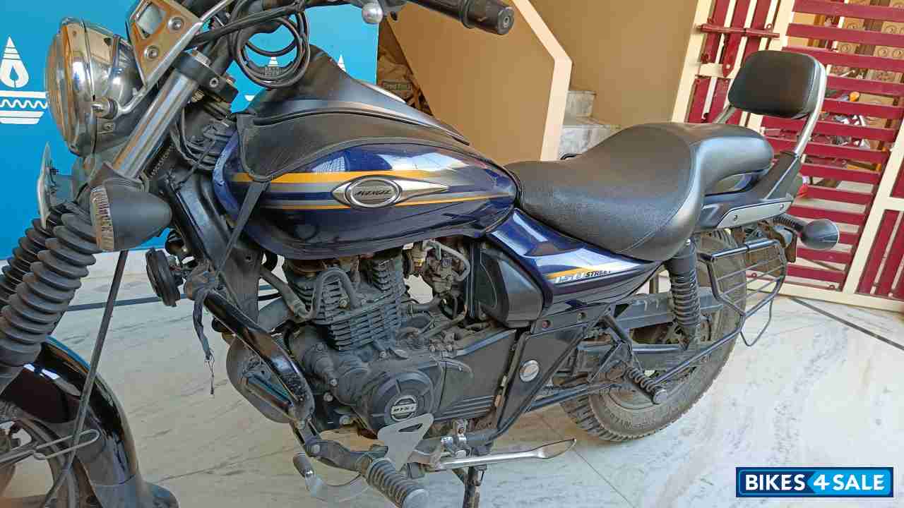 Blue Bajaj Avenger Street 150