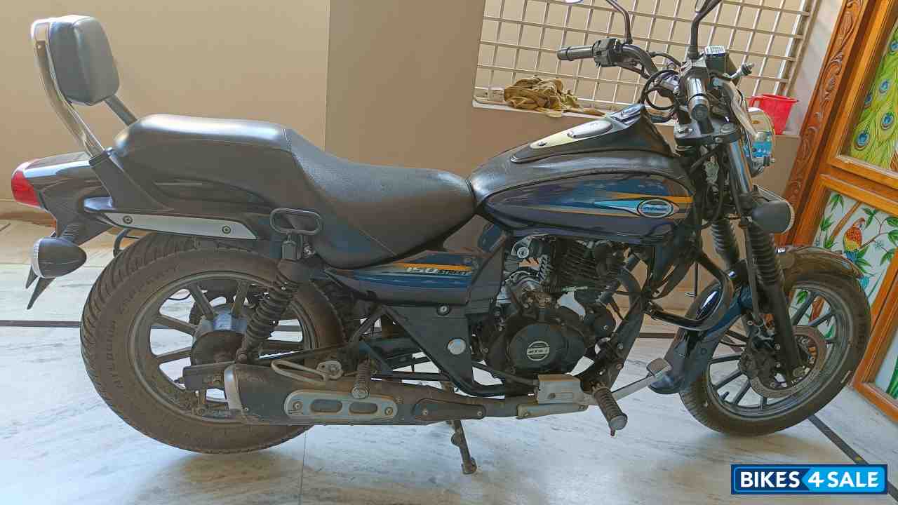 Blue Bajaj Avenger Street 150