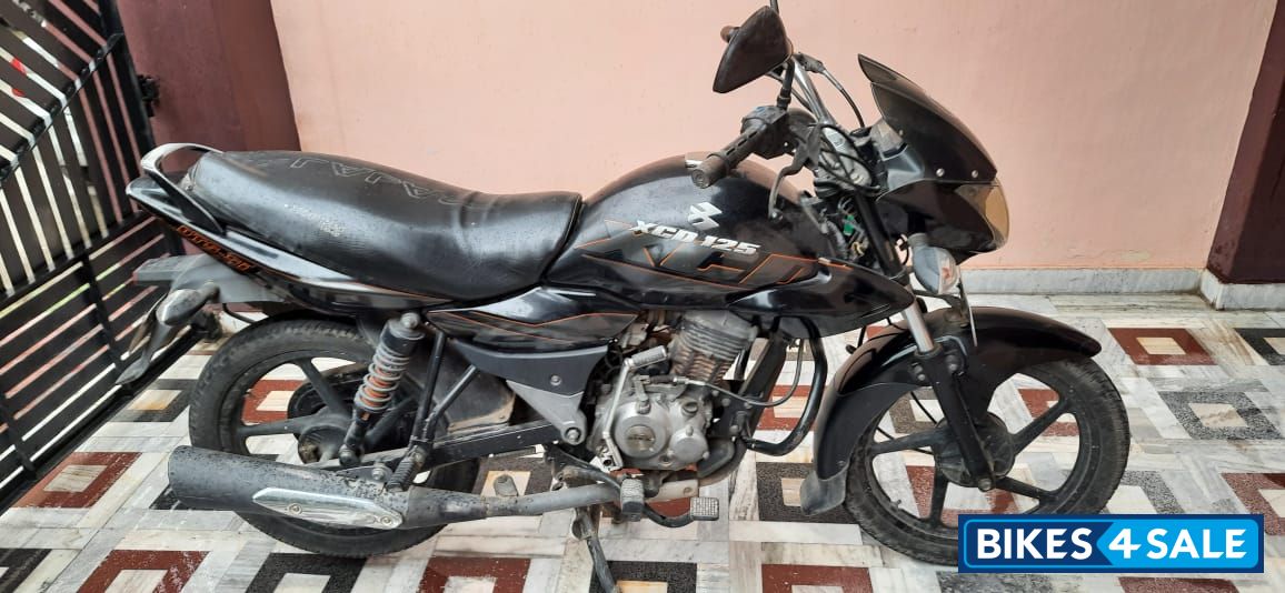 Black Bajaj XCD 125 DTS-Si