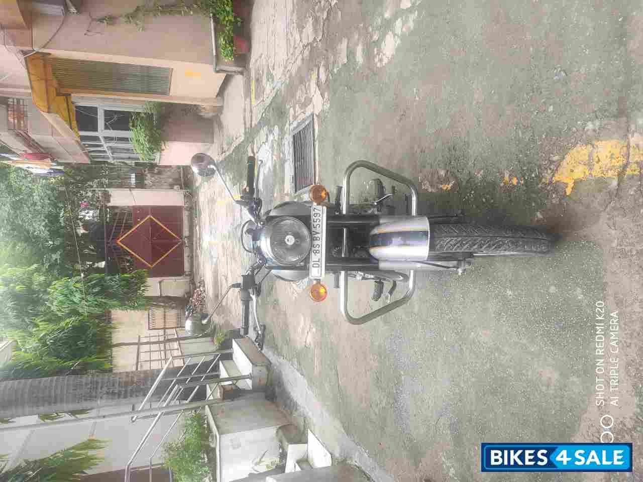 Black & Silver Royal Enfield Classic 500 Black & Silver Royal Enfield Classic 500