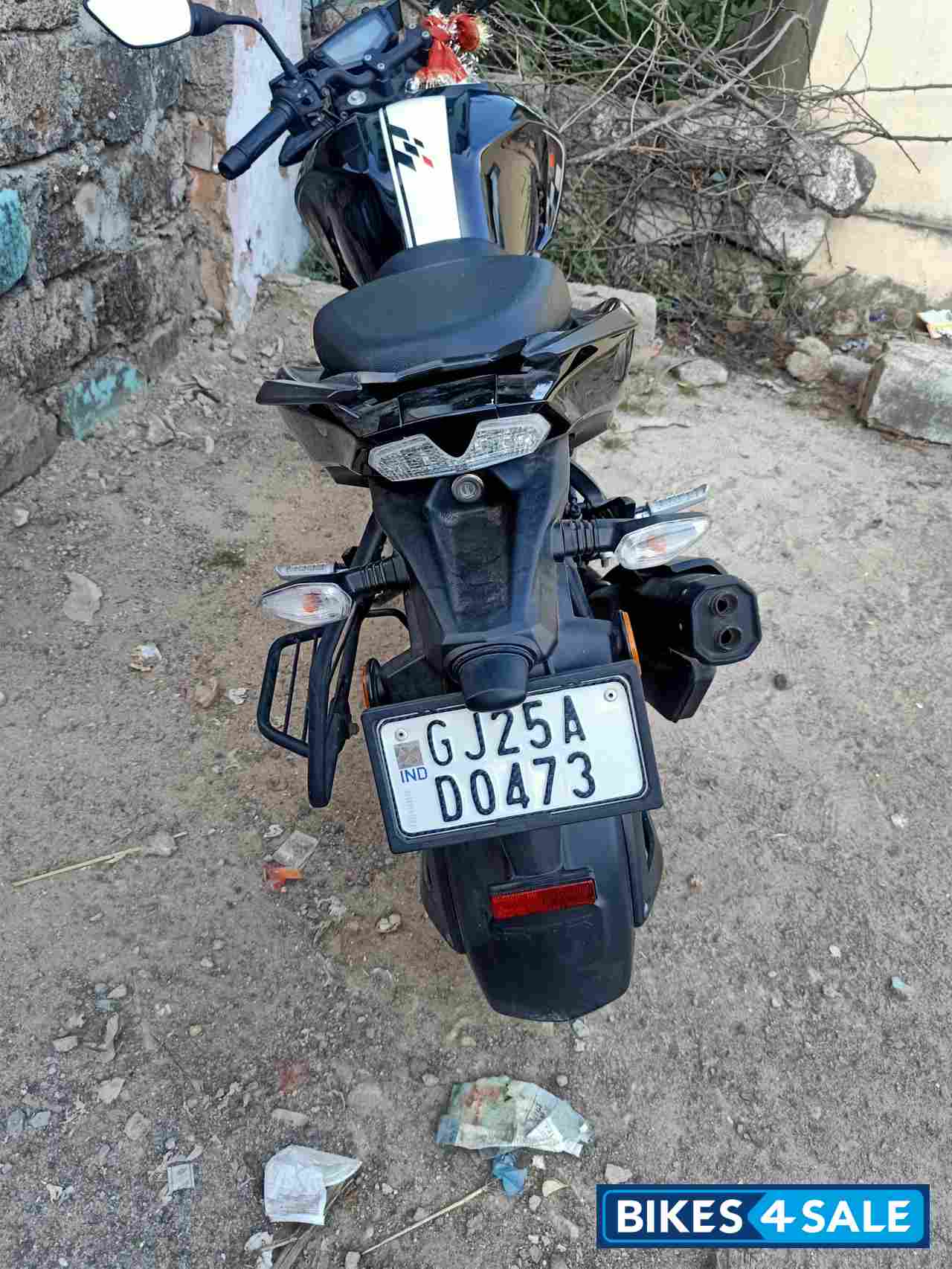 Mate Black TVS Apache RTR 160 4V Special Edition