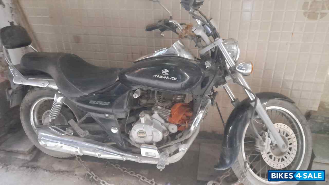 Bajaj Avenger 220 DTS-i