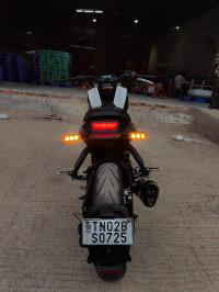 White Benelli Leoncino 250