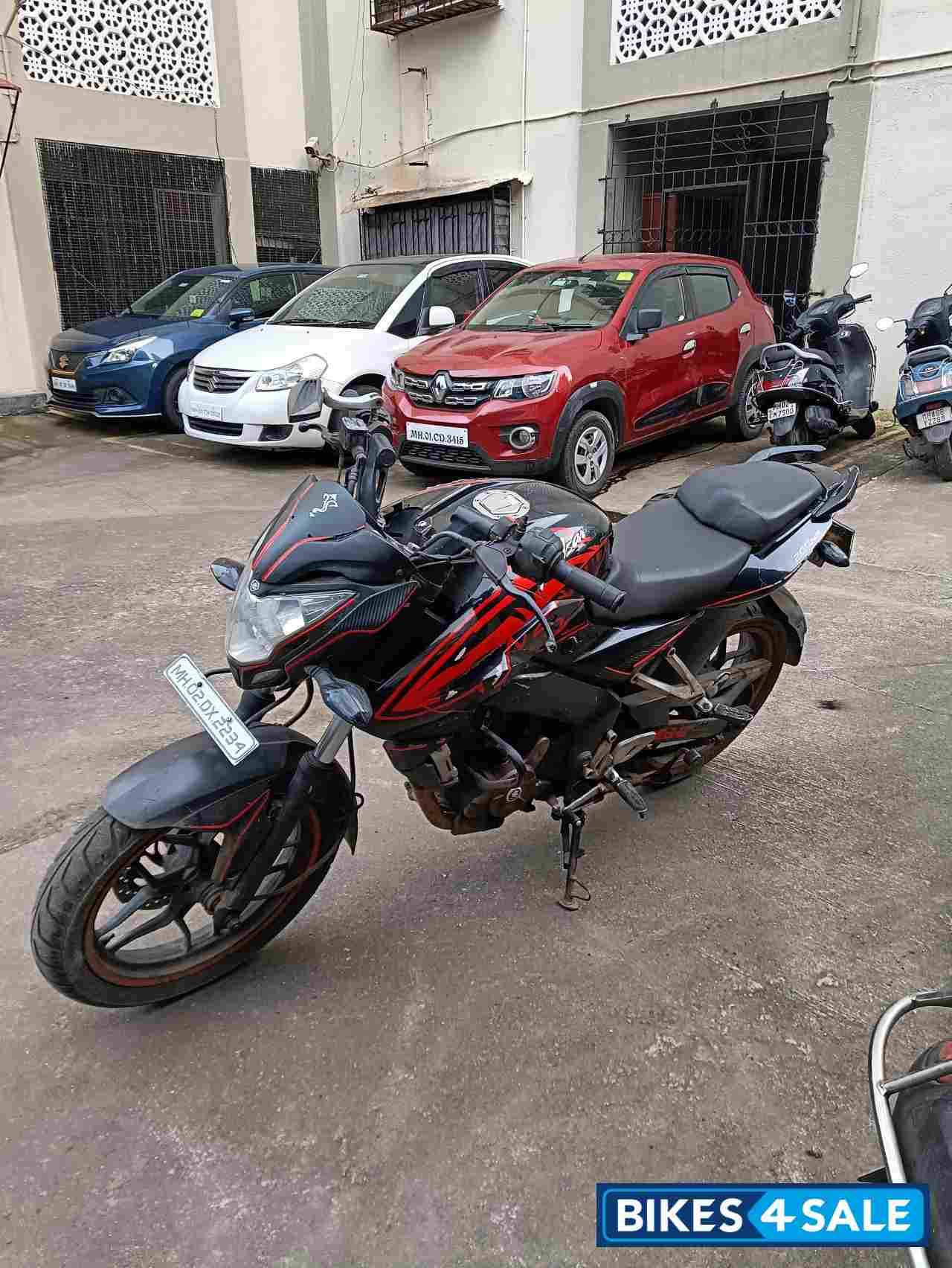 Black Bajaj Pulsar 200 NS