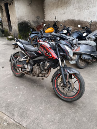 Black Bajaj Pulsar 200 NS