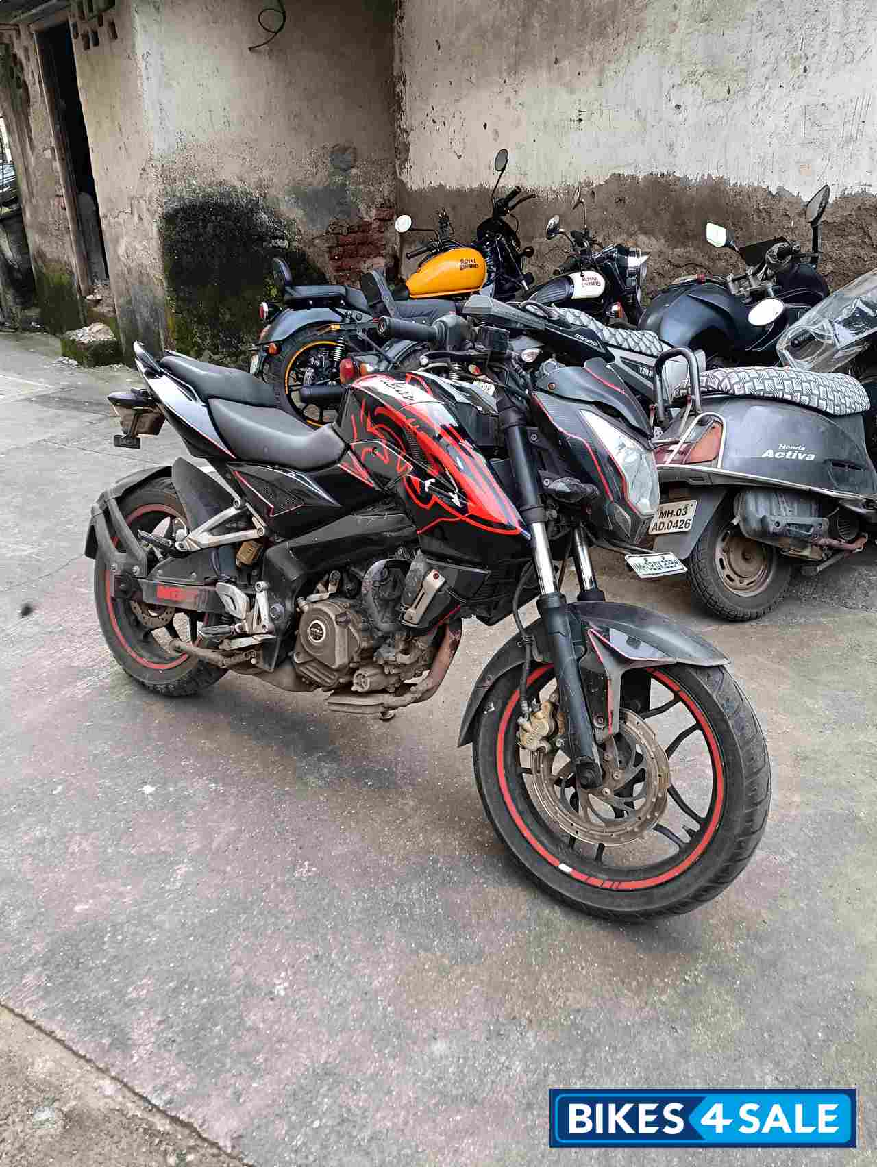 Black Bajaj Pulsar 200 NS