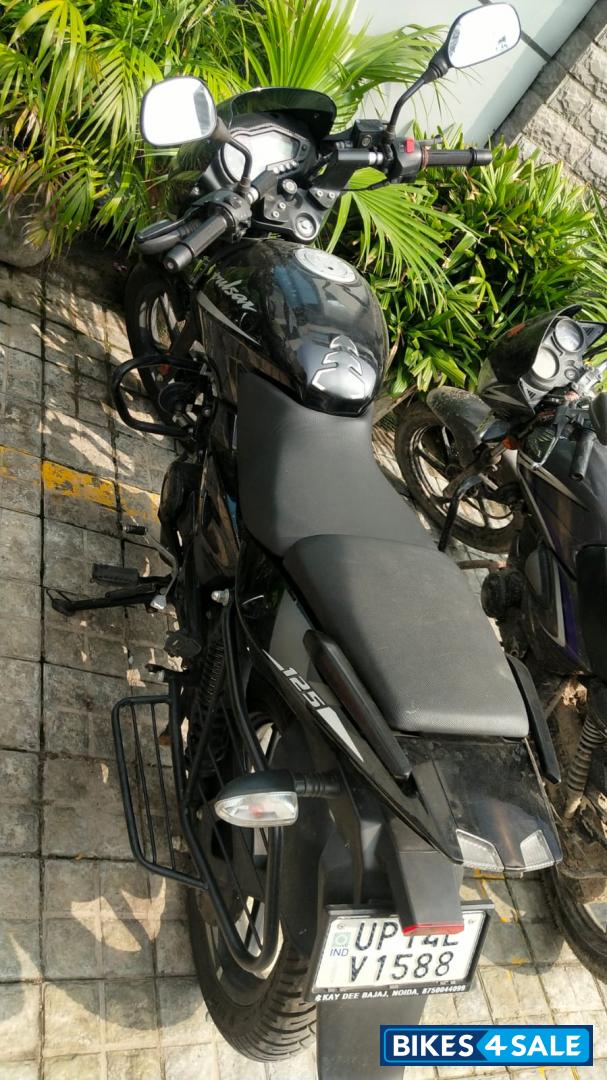 Black Bajaj Pulsar 125 Split Seat Black Bajaj Pulsar 125 Split Seat