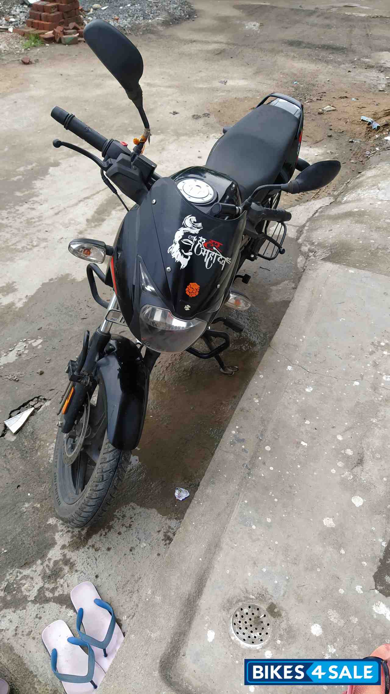 Black Red Bajaj Pulsar 125 single seat Disc Black Red Bajaj Pulsar 125 single seat Disc