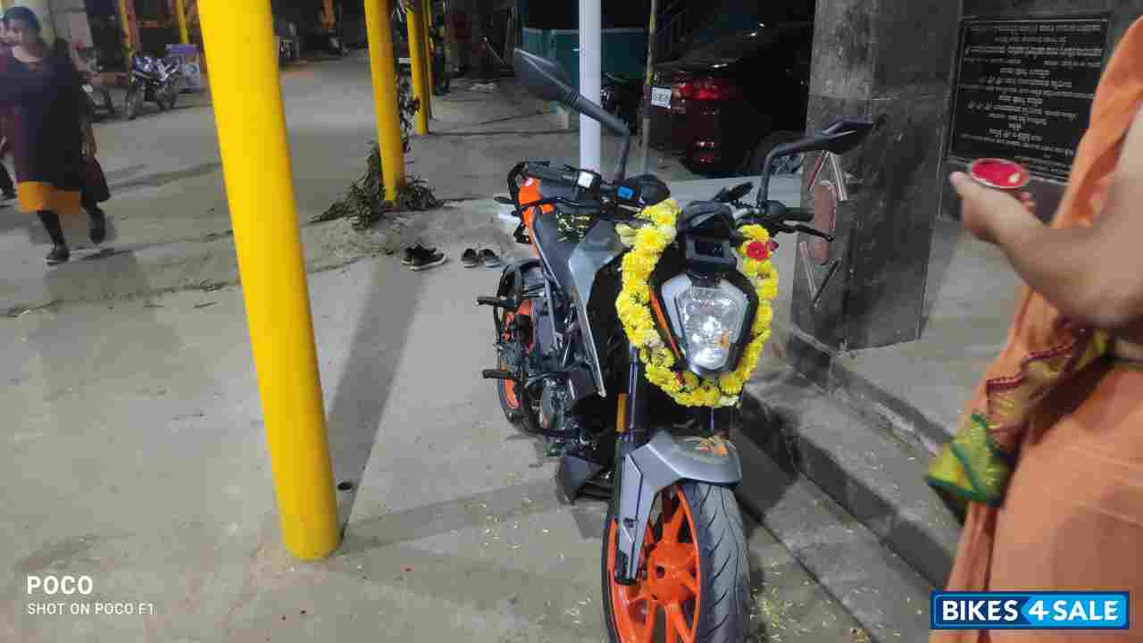 Silver Metallic Mat KTM Duke 200 ABS