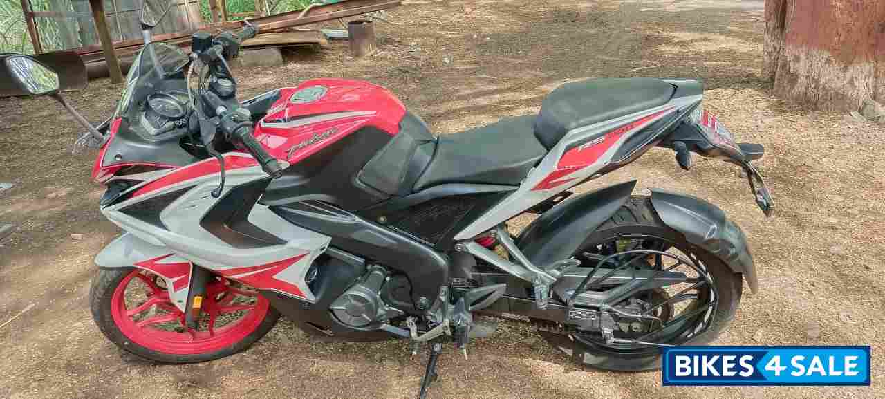 Bajaj Pulsar RS 200