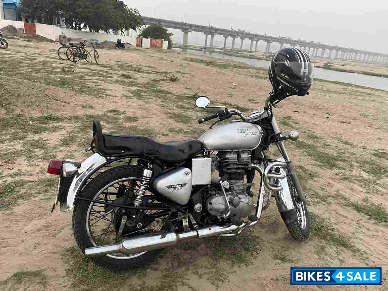 Silver Royal Enfield Bullet Electra Twinspark