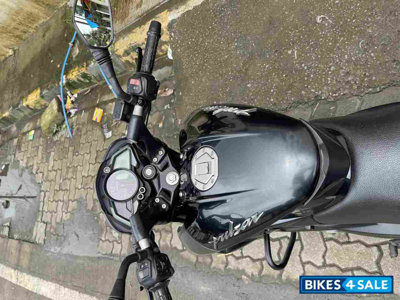 Black Bajaj Pulsar 200 NS ABS