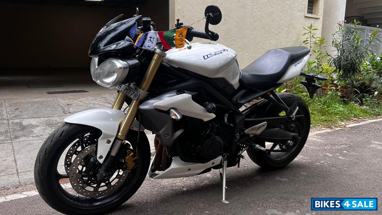 White Triumph Street Triple