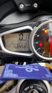 White Triumph Street Triple