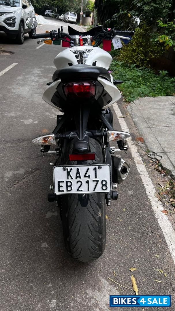 White Triumph Street Triple