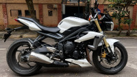 White Triumph Street Triple
