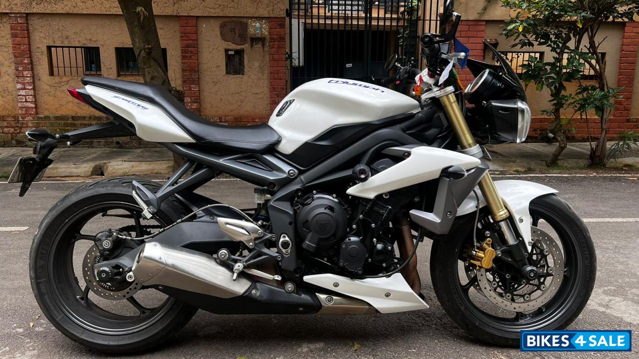 White Triumph Street Triple