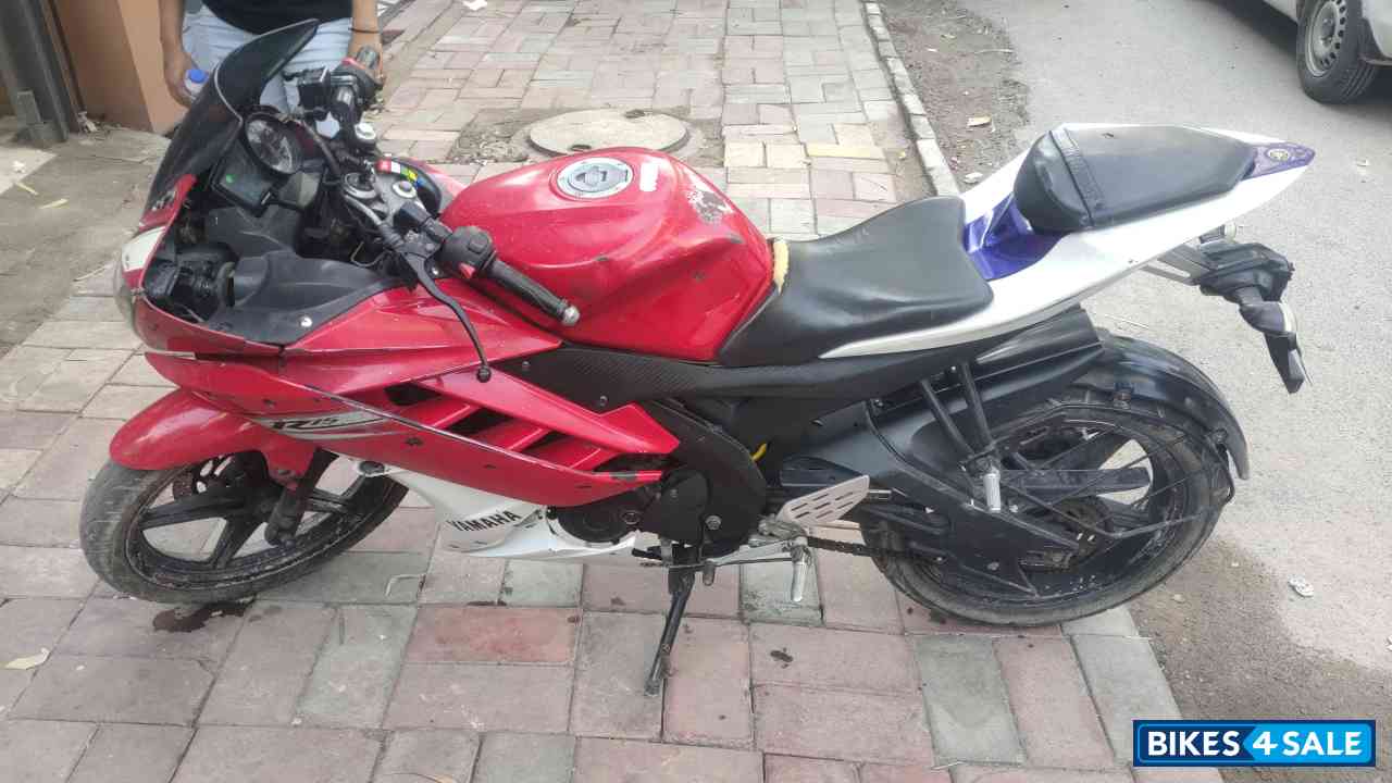 Red Yamaha YZF R15