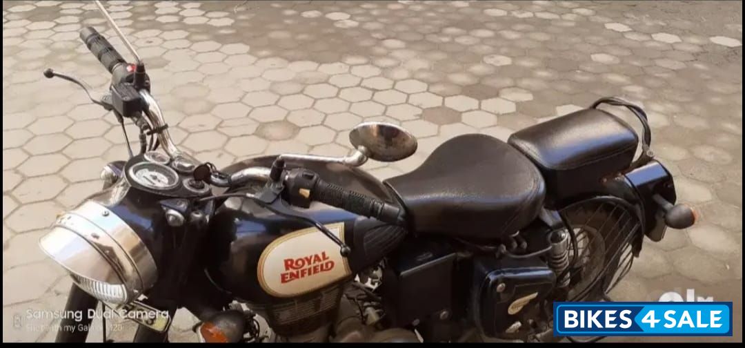 Black Royal Enfield Bullet Standard 350