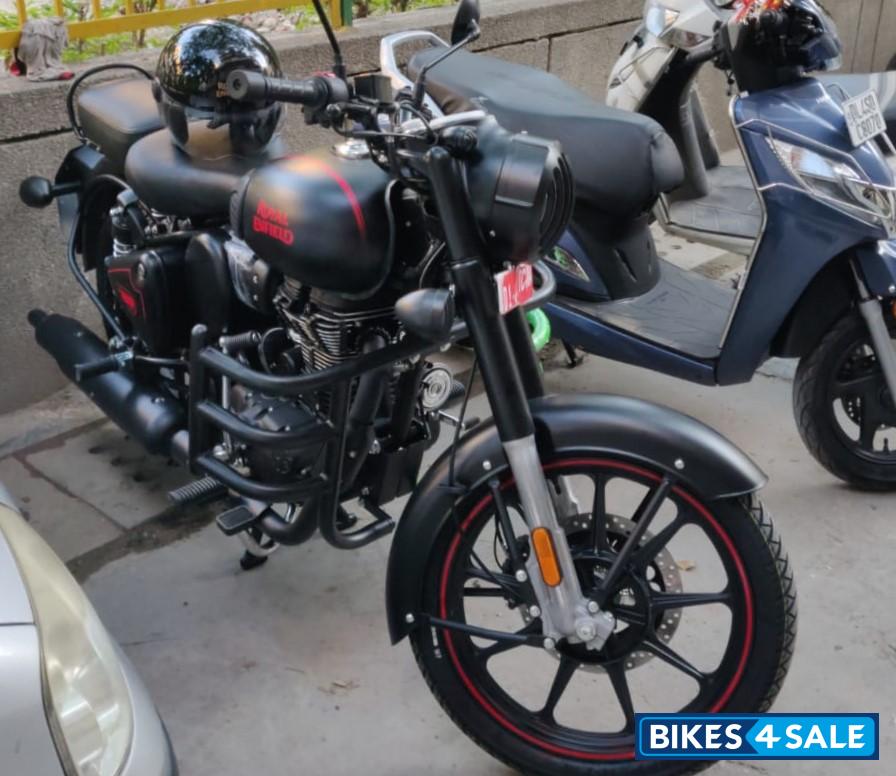 Stealth Black Royal Enfield Classic 350 BS VI