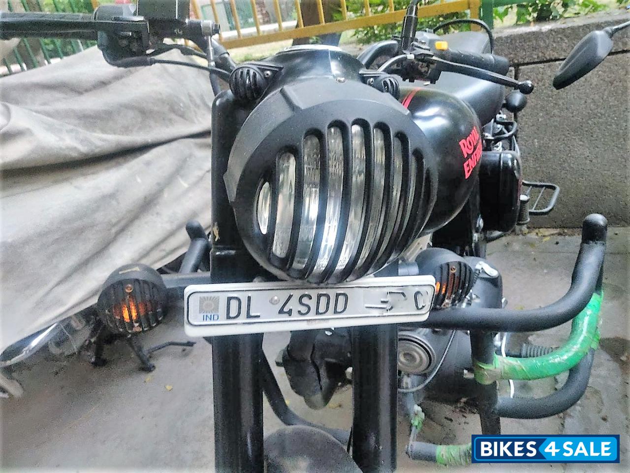 Stealth Black Royal Enfield Classic 350 BS VI Stealth Black Royal Enfield Classic 350 BS VI