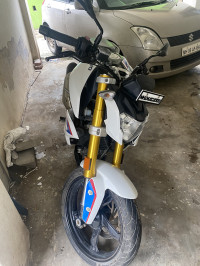 White BMW G 310 R