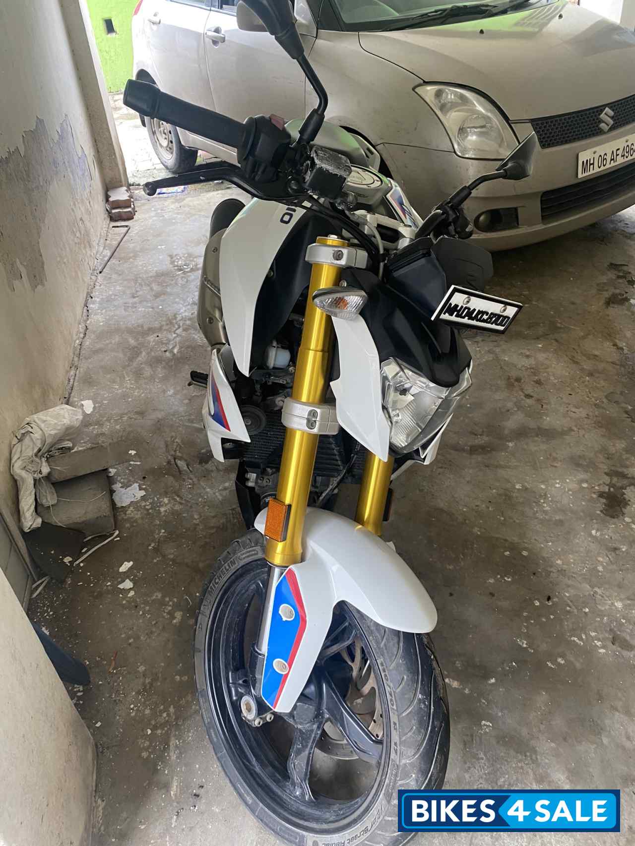 White BMW G 310 R