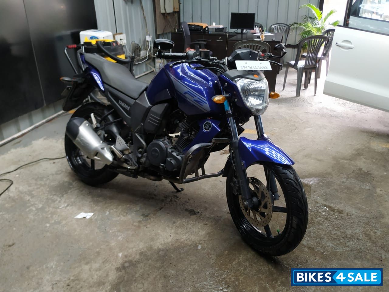 Blue Yamaha FZ16
