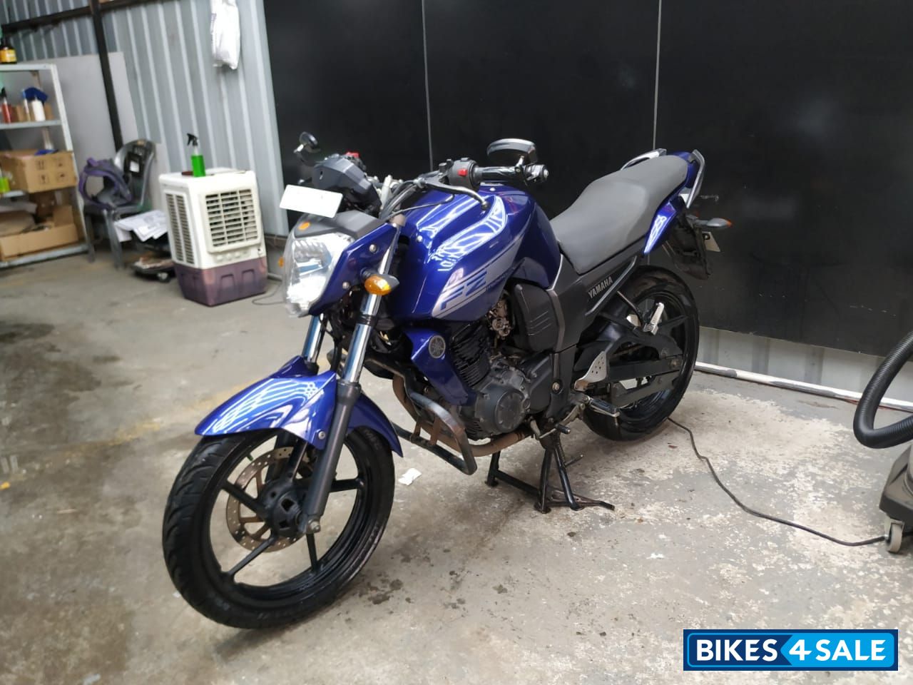 Blue Yamaha FZ16