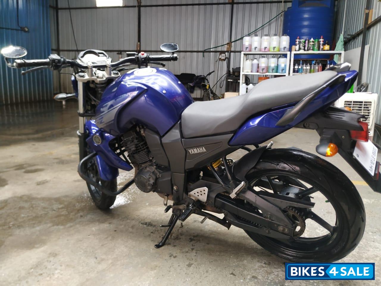Blue Yamaha FZ16