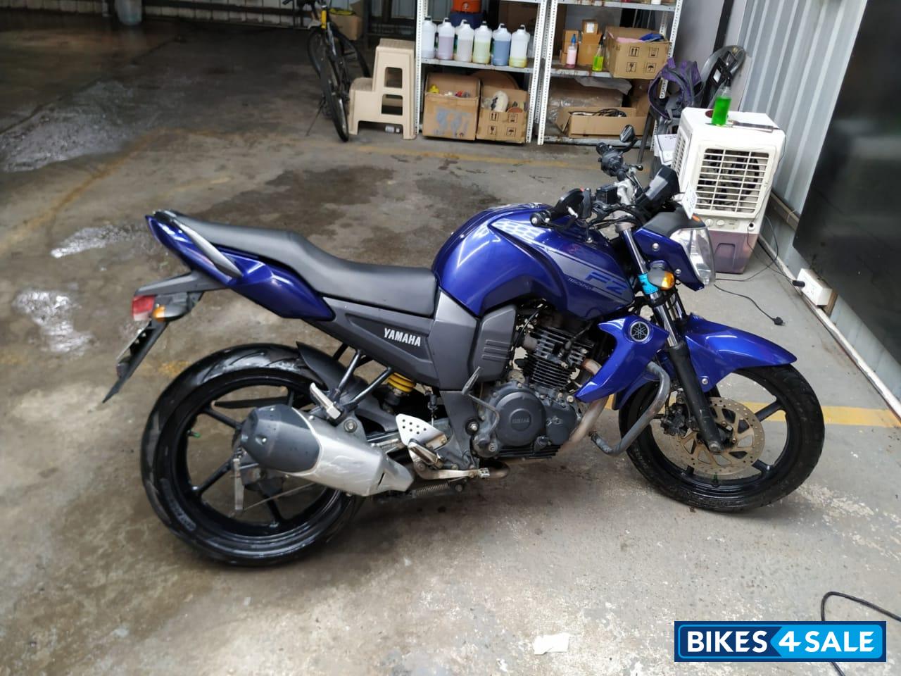 Blue Yamaha FZ16