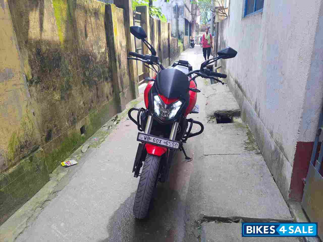 Canyon Red Bajaj Dominar 250