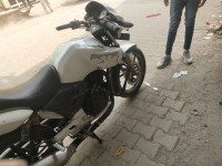 White TVS Apache RTR 180