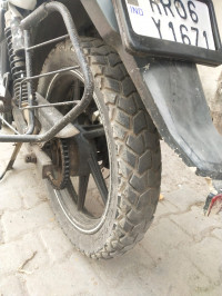 White TVS Apache RTR 180