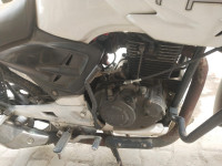 White TVS Apache RTR 180