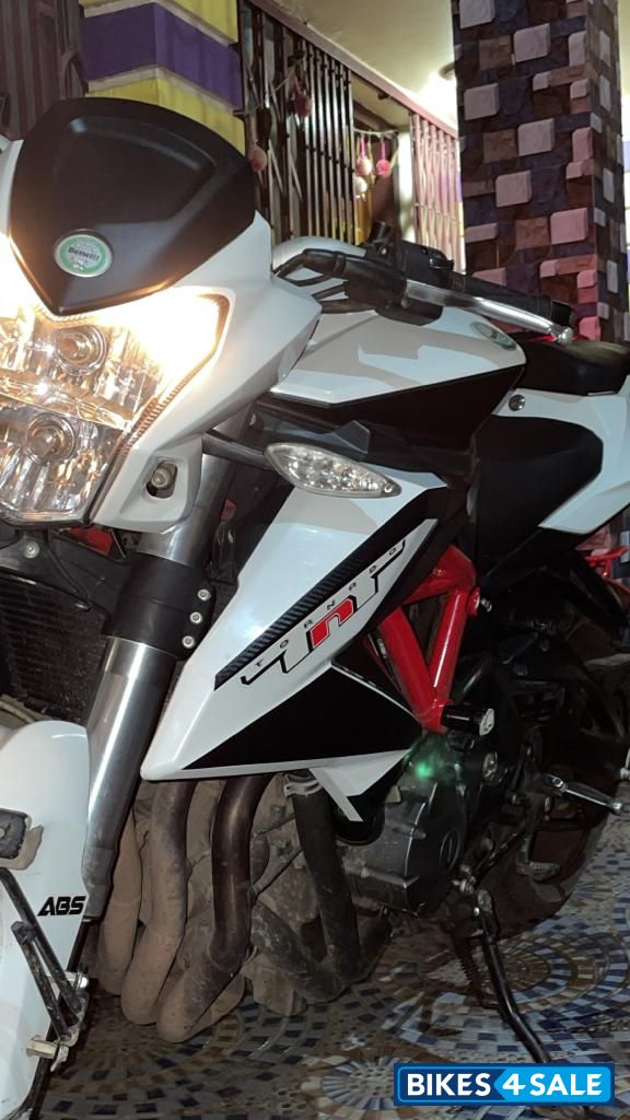 White Benelli TNT 600 i