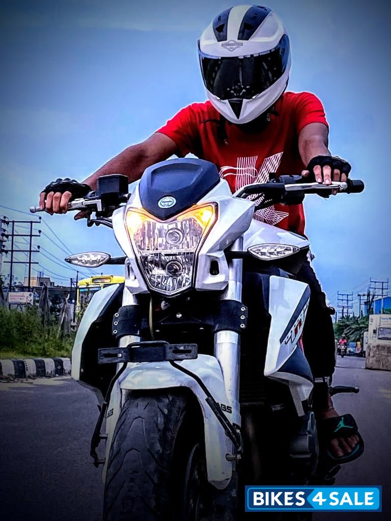 White Benelli TNT 600 i