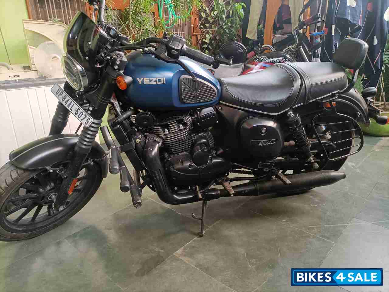 Yezdi Roadster Steel blue