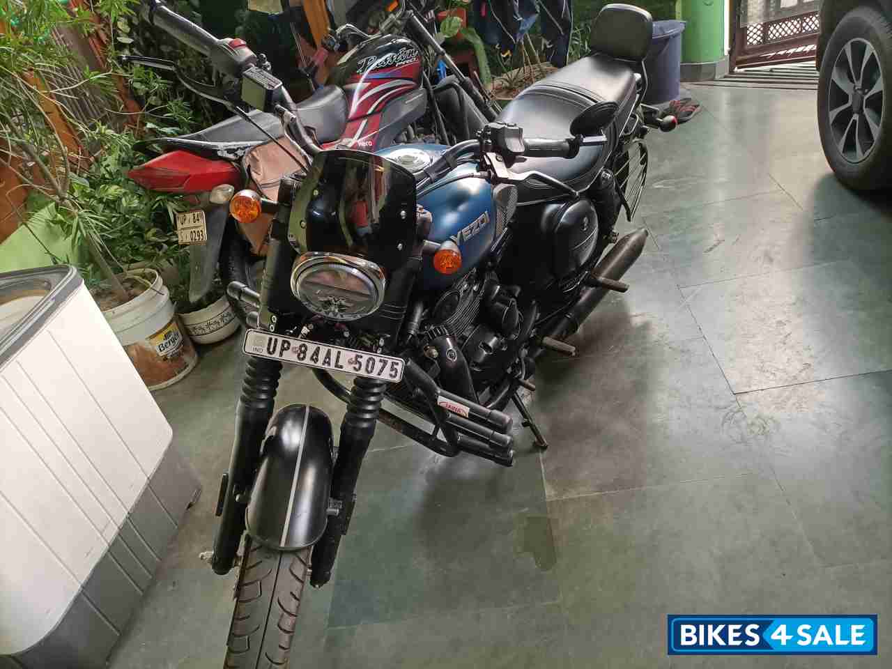 Yezdi Roadster Steel blue