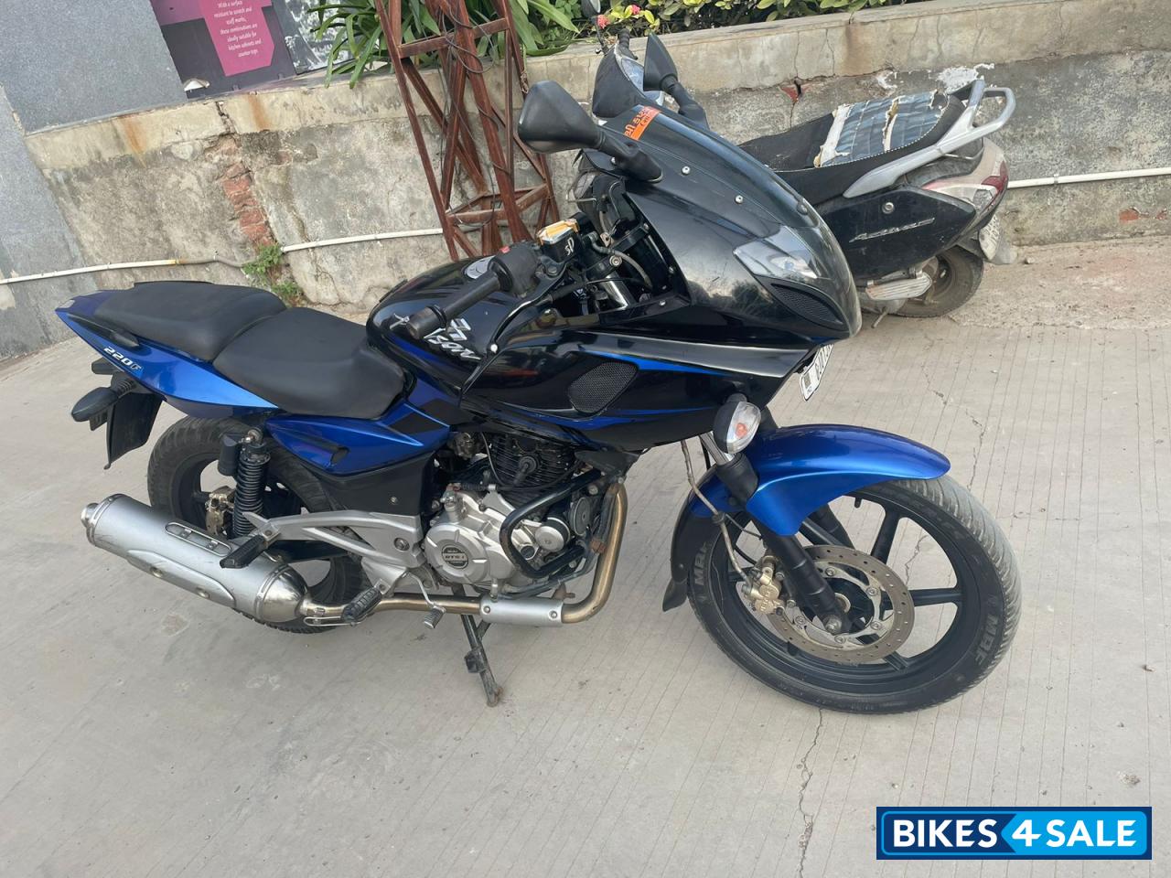 Bajaj Pulsar 220 DTSFi