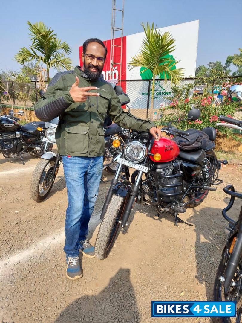 Red Royal Enfield Meteor 350 Fireball